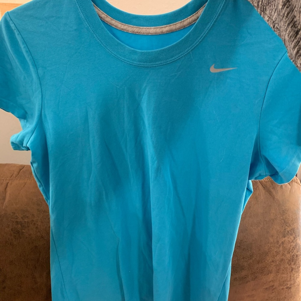 Girls size large Nike drifit shirt